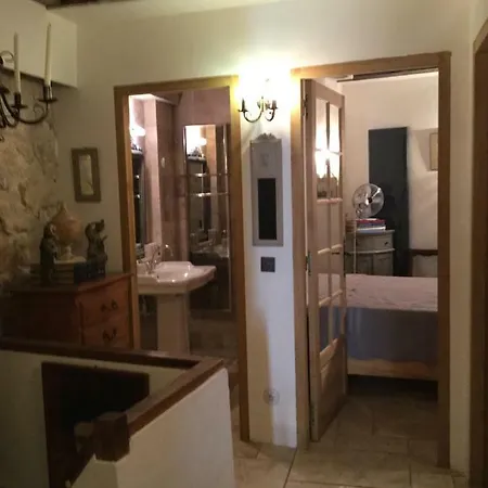 Notre Dame Romantique Aparthotel