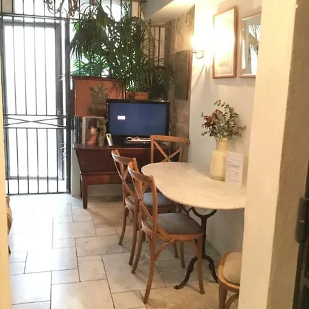 Notre Dame Romantique 公寓式酒店 *